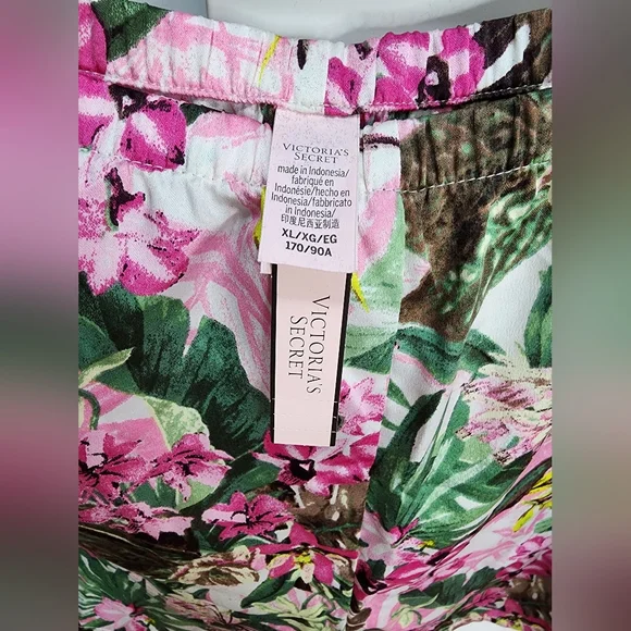 Victoria's Secret 2 Piece Satin Pajama Set - Picture 5 of 6